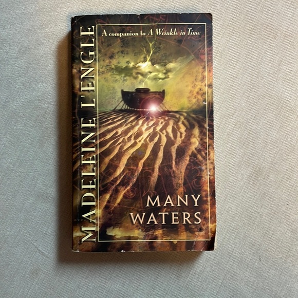 📚2/$6 Many Waters #4 in the Time Quartet - Picture 1 of 12
